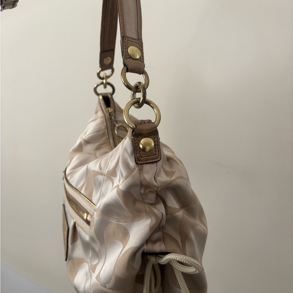 Coach Poppy drawstring Signature Beige and Tan Shoulder Bag - Picture 15 of 17